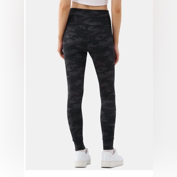 Grey Camo Leggings with Drawstring Tie, 26” Inseam Size S/M NWT - Picture 3 of 7